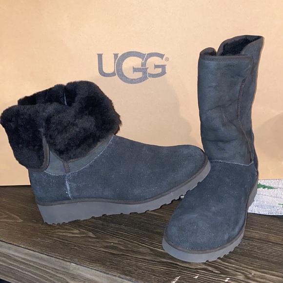 UGG | Shoes | Womens Ugg Kara Short 